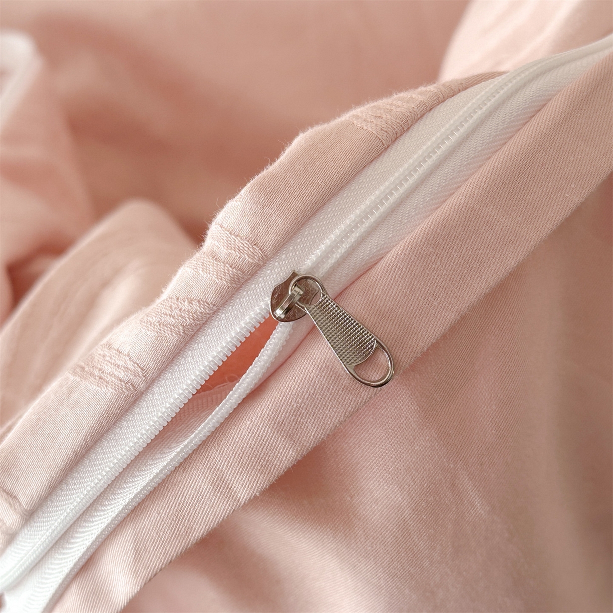 91家纺网 家纺一手货源 找家纺 恒爱家纺 2026春夏新款全棉纯棉提花四件套 向阳花开-粉