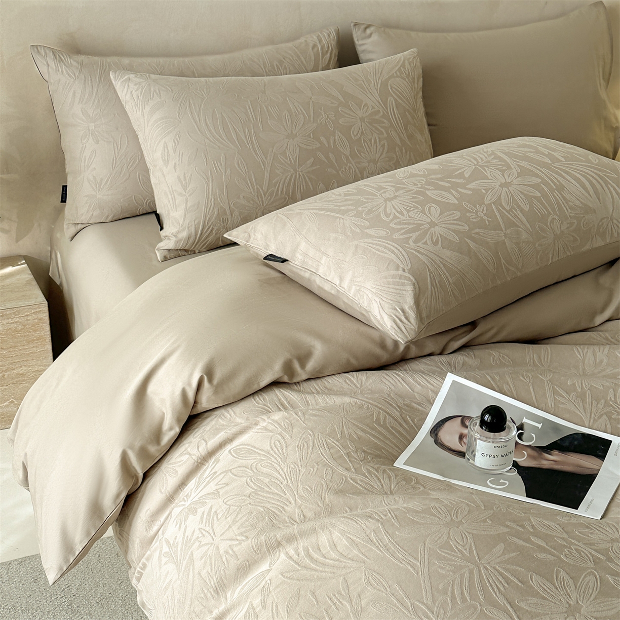 91家纺网 家纺一手货源 找家纺 恒爱家纺 2026春夏新款全棉纯棉提花四件套 向阳花开-卡其