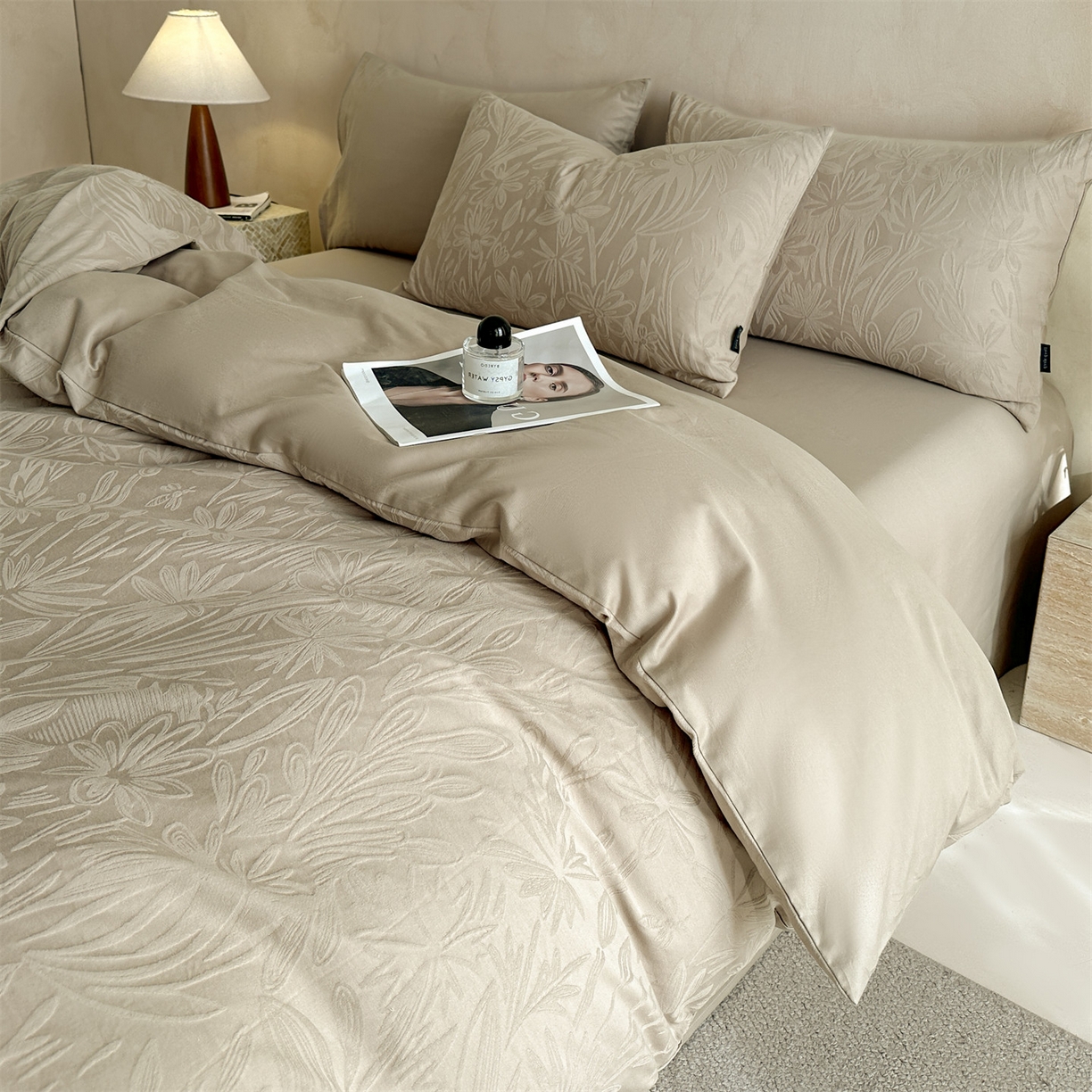 91家纺网 家纺一手货源 找家纺 恒爱家纺 2026春夏新款全棉纯棉提花四件套 向阳花开-卡其