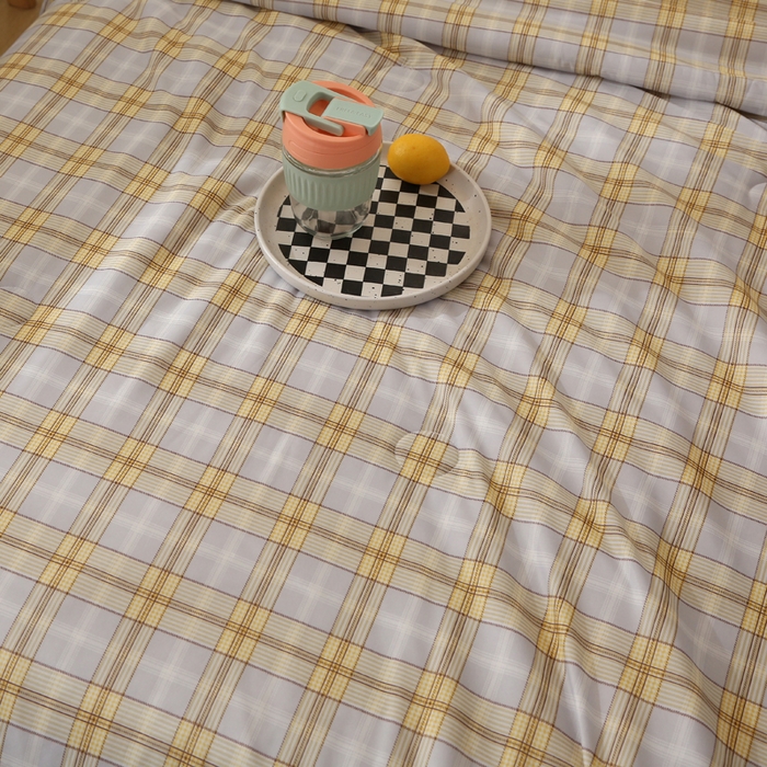 91家纺网 家纺一手货源 找家纺 薇玛仕 2026爆款新款印花凉感丝夏凉被空调被带氨自带凉感夏被 灰黄条格