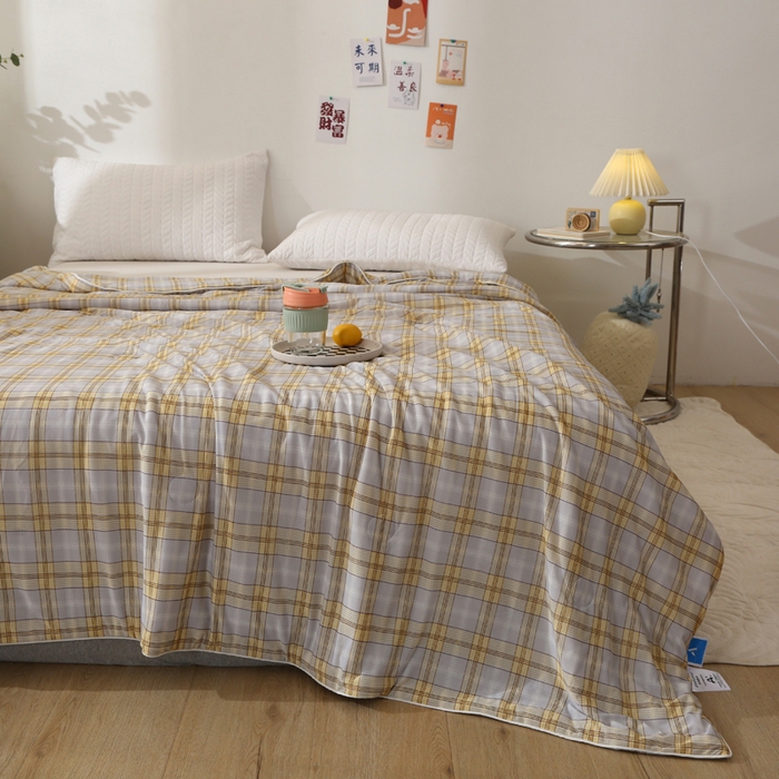 91家纺网 家纺一手货源 找家纺 薇玛仕 2026爆款新款印花凉感丝夏凉被空调被带氨自带凉感夏被 灰黄条格