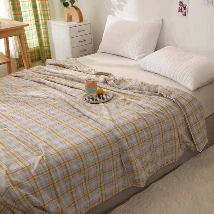 91家纺网 家纺一手货源 找家纺 薇玛仕 2026爆款新款印花凉感丝夏凉被空调被带氨自带凉感夏被 灰黄条格