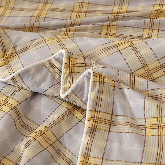 91家纺网 家纺一手货源 找家纺 薇玛仕 2026爆款新款印花凉感丝夏凉被空调被带氨自带凉感夏被 灰黄条格