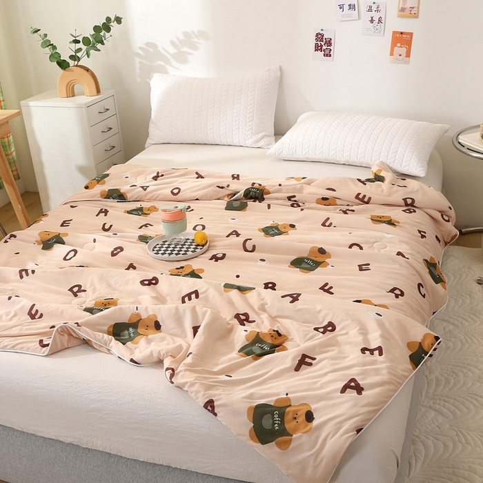 91家纺网 家纺一手货源 找家纺 薇玛仕 2026爆款新款印花凉感丝夏凉被空调被带氨自带凉感夏被 咖啡熊