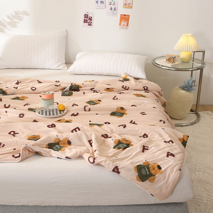 91家纺网 家纺一手货源 找家纺 薇玛仕 2026爆款新款印花凉感丝夏凉被空调被带氨自带凉感夏被 咖啡熊