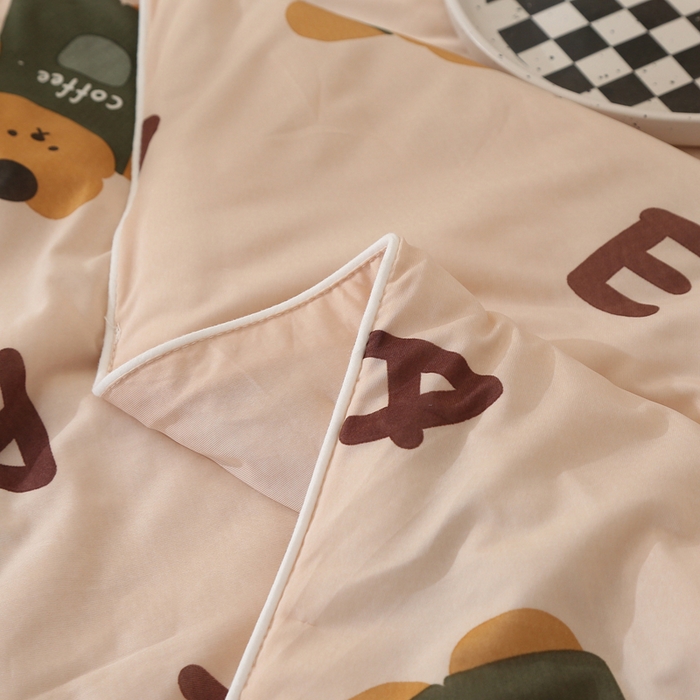 91家纺网 家纺一手货源 找家纺 薇玛仕 2026爆款新款印花凉感丝夏凉被空调被带氨自带凉感夏被 咖啡熊