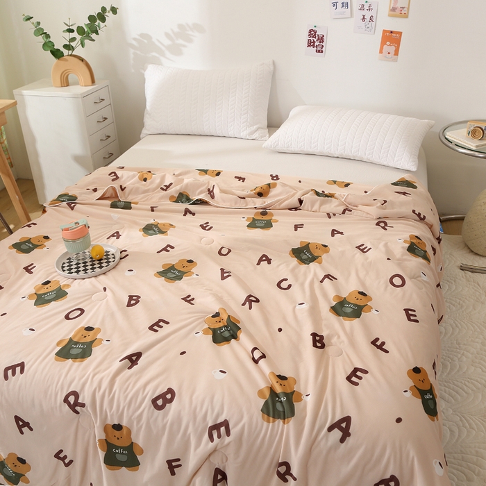 91家纺网 家纺一手货源 找家纺 薇玛仕 2026爆款新款印花凉感丝夏凉被空调被带氨自带凉感夏被 咖啡熊