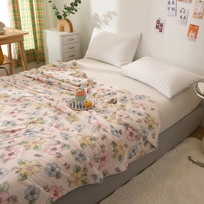 91家纺网 家纺一手货源 找家纺 薇玛仕 2026爆款新款印花凉感丝夏凉被空调被带氨自带凉感夏被 绽放