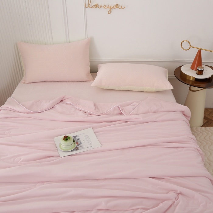 91家纺网 家纺一手货源 找家纺 薇玛仕 2026新款锦氨冰淇淋凉感丝夏凉被乳胶床单夏被四件套 草莓粉