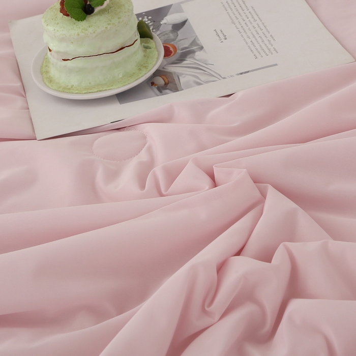 91家纺网 家纺一手货源 找家纺 薇玛仕 2026新款锦氨冰淇淋凉感丝夏凉被乳胶床单夏被四件套 草莓粉