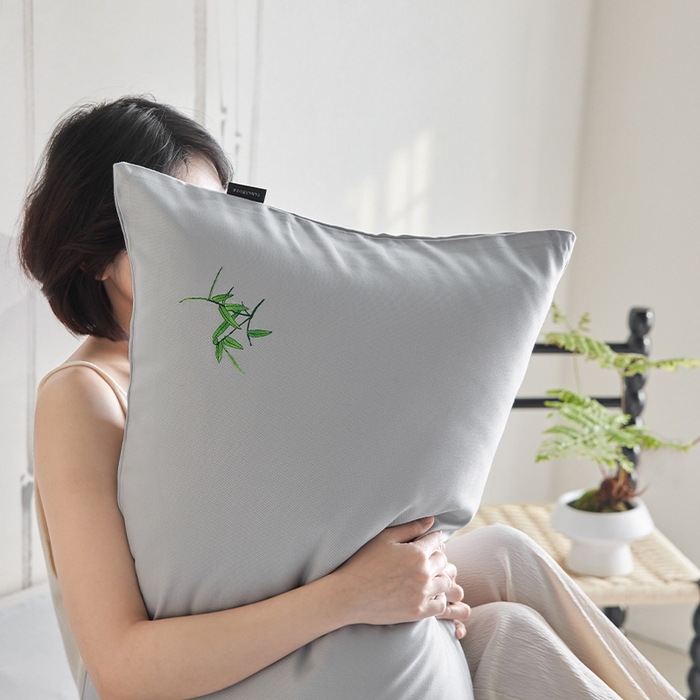 91家纺网 家纺一手货源 找家纺 春皖家纺 2026新款A类竹纤维绣花床单凉席系列-单枕套风格2 雅岩灰