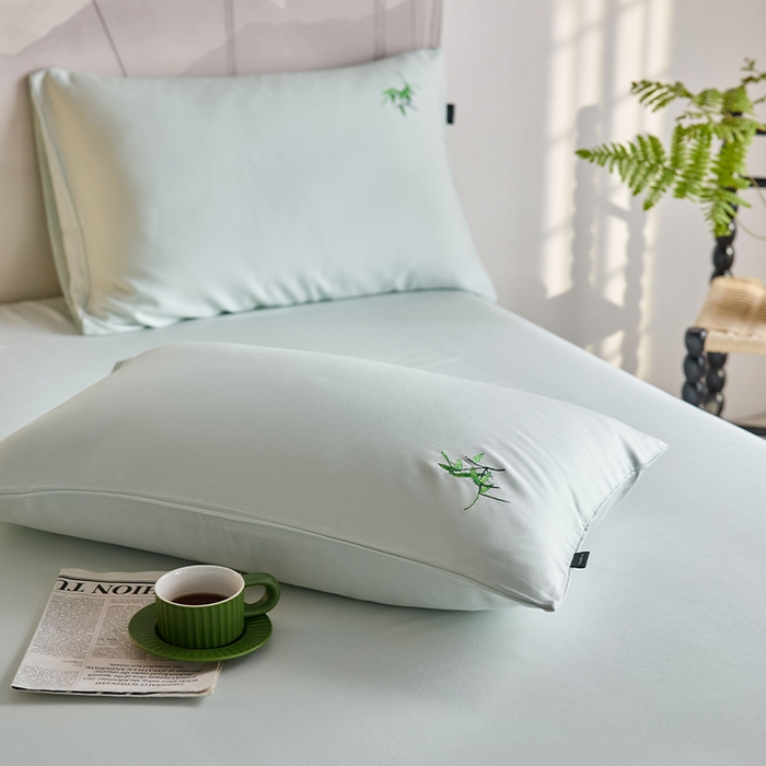 91家纺网 家纺一手货源 找家纺 春皖家纺 2026新款A类竹纤维绣花床单凉席系列-单枕套风格2 淡雅绿