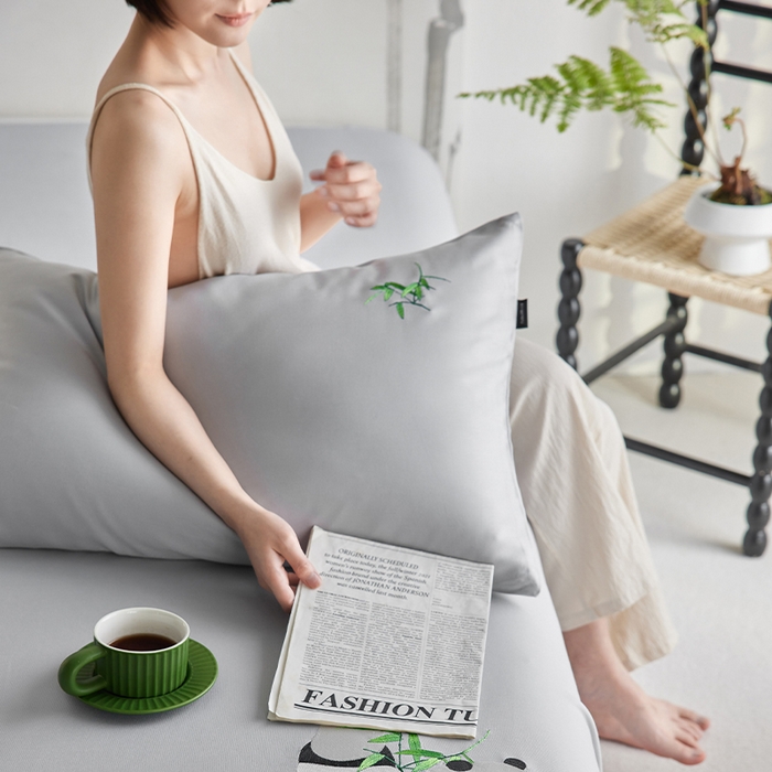 91家纺网 家纺一手货源 找家纺 春皖家纺 2026新款A类竹纤维绣花床单凉席系列-单枕套风格2 雅岩灰