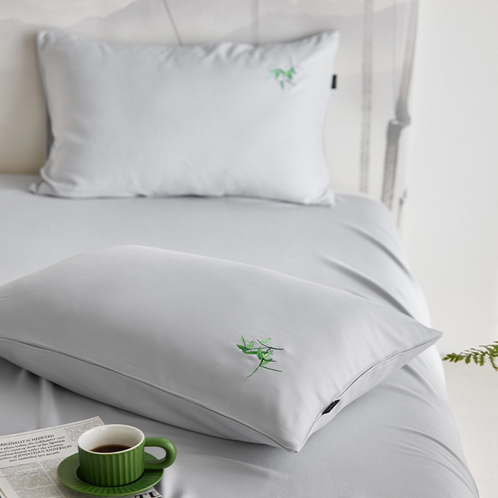 91家纺网 家纺一手货源 找家纺 春皖家纺 2026新款A类竹纤维绣花床单凉席系列-单枕套风格2 雅岩灰