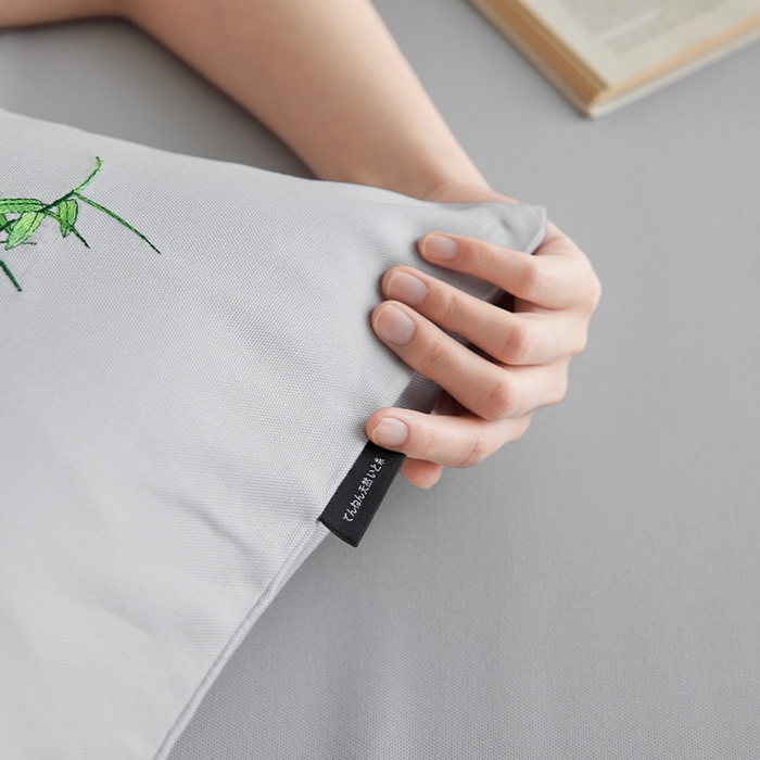 91家纺网 家纺一手货源 找家纺 春皖家纺 2026新款A类竹纤维绣花床单凉席系列-单枕套风格2 雅岩灰