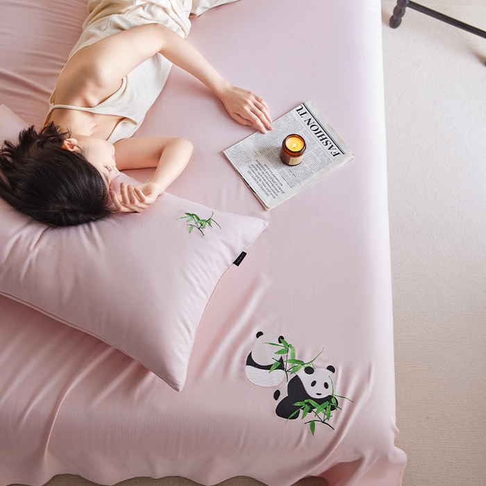 91家纺网 家纺一手货源 找家纺 春皖家纺 2026新款A类竹纤维绣花床单凉席系列-单枕套风格2 浅藕粉