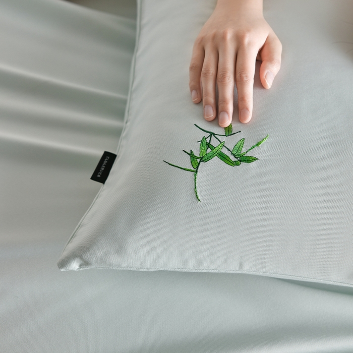 91家纺网 家纺一手货源 找家纺 春皖家纺 2026新款A类竹纤维绣花床单凉席系列-单枕套风格2 淡雅绿