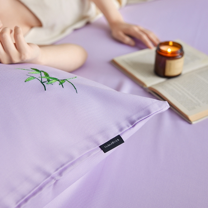 91家纺网 家纺一手货源 找家纺 春皖家纺 2026新款A类竹纤维绣花床单凉席系列-单枕套风格2 霞光紫