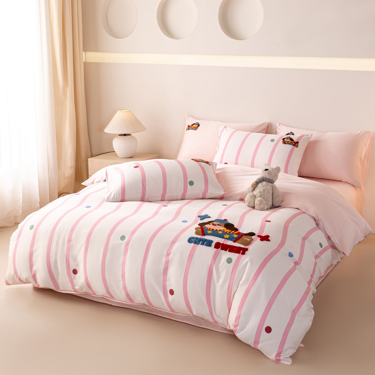 91家纺网 家纺一手货源 找家纺 （总）卧趣家纺 2026新款A类100Pro贡缎全棉纯棉卡通毛巾绣四件套-场景一