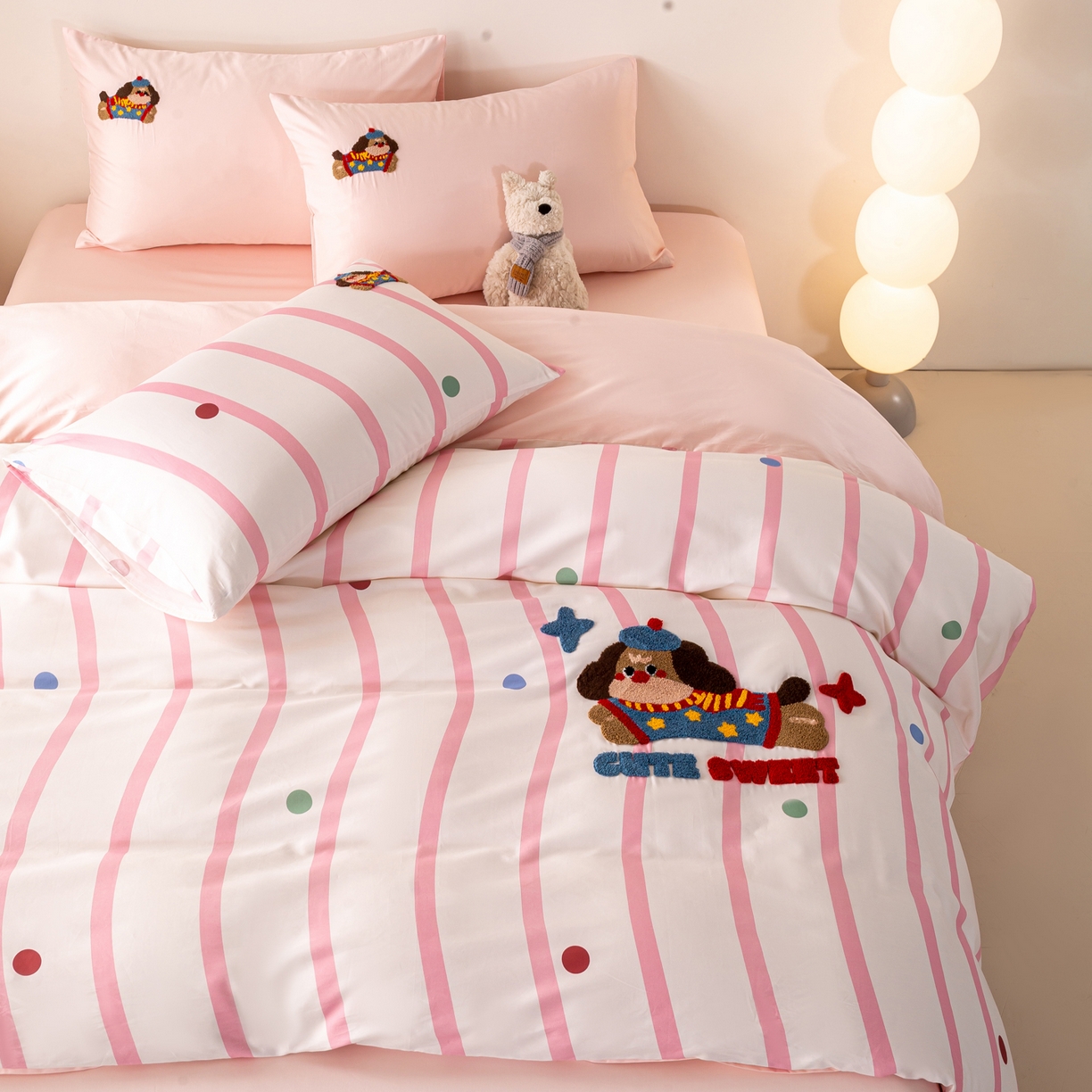 91家纺网 家纺一手货源 找家纺 （总）卧趣家纺 2026新款A类100Pro贡缎全棉纯棉卡通毛巾绣四件套-场景一