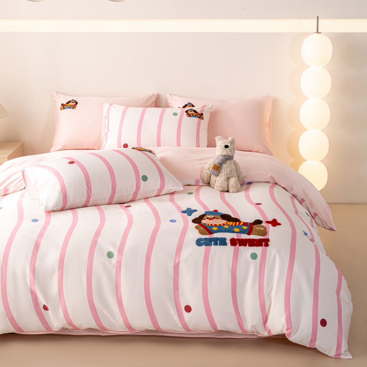 91家纺网 家纺一手货源 找家纺 （总）卧趣家纺 2026新款A类100Pro贡缎全棉纯棉卡通毛巾绣四件套-场景一