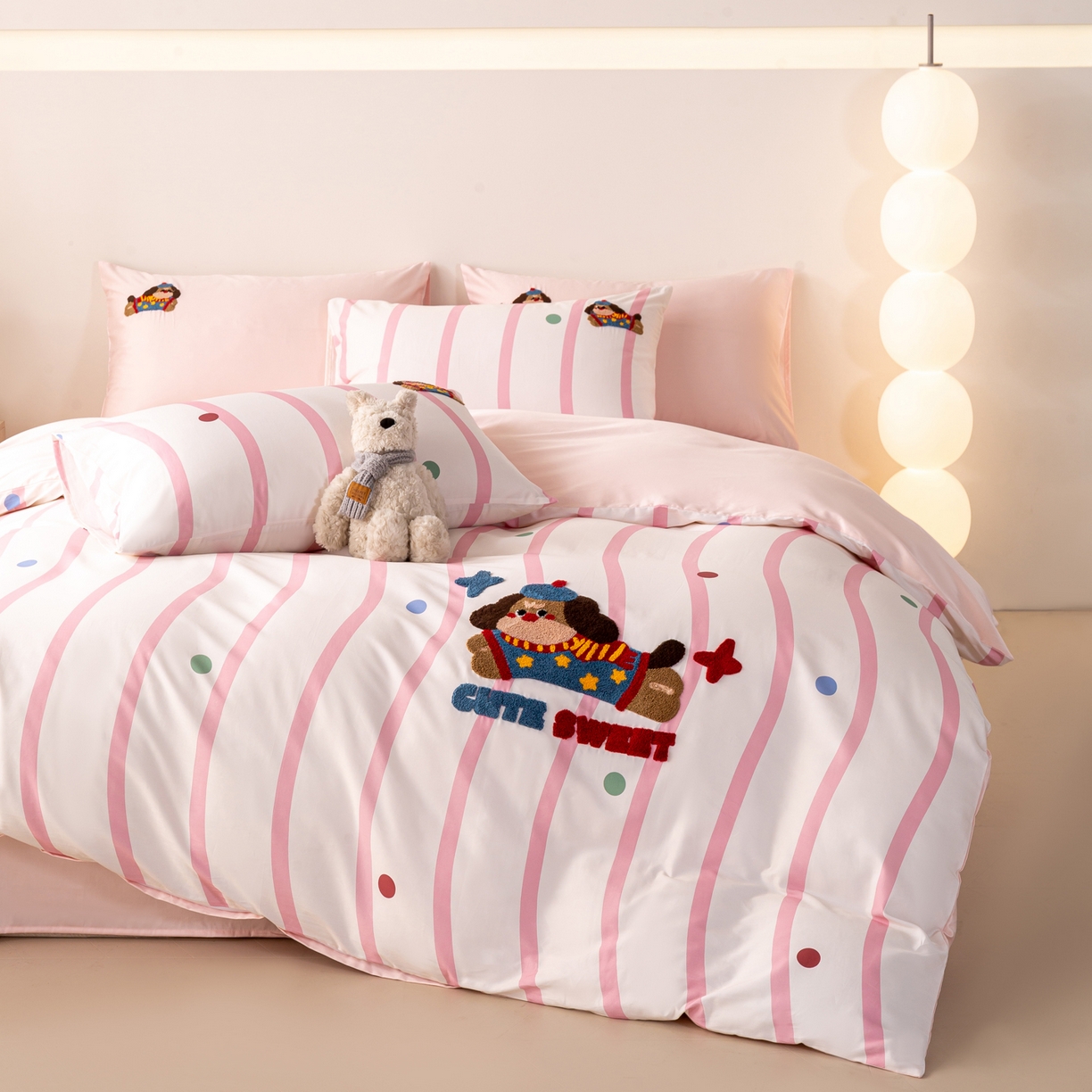 91家纺网 家纺一手货源 找家纺 卧趣家纺 2026新款A类100Pro贡缎全棉纯棉卡通毛巾绣四件套-场景一 波点维尼