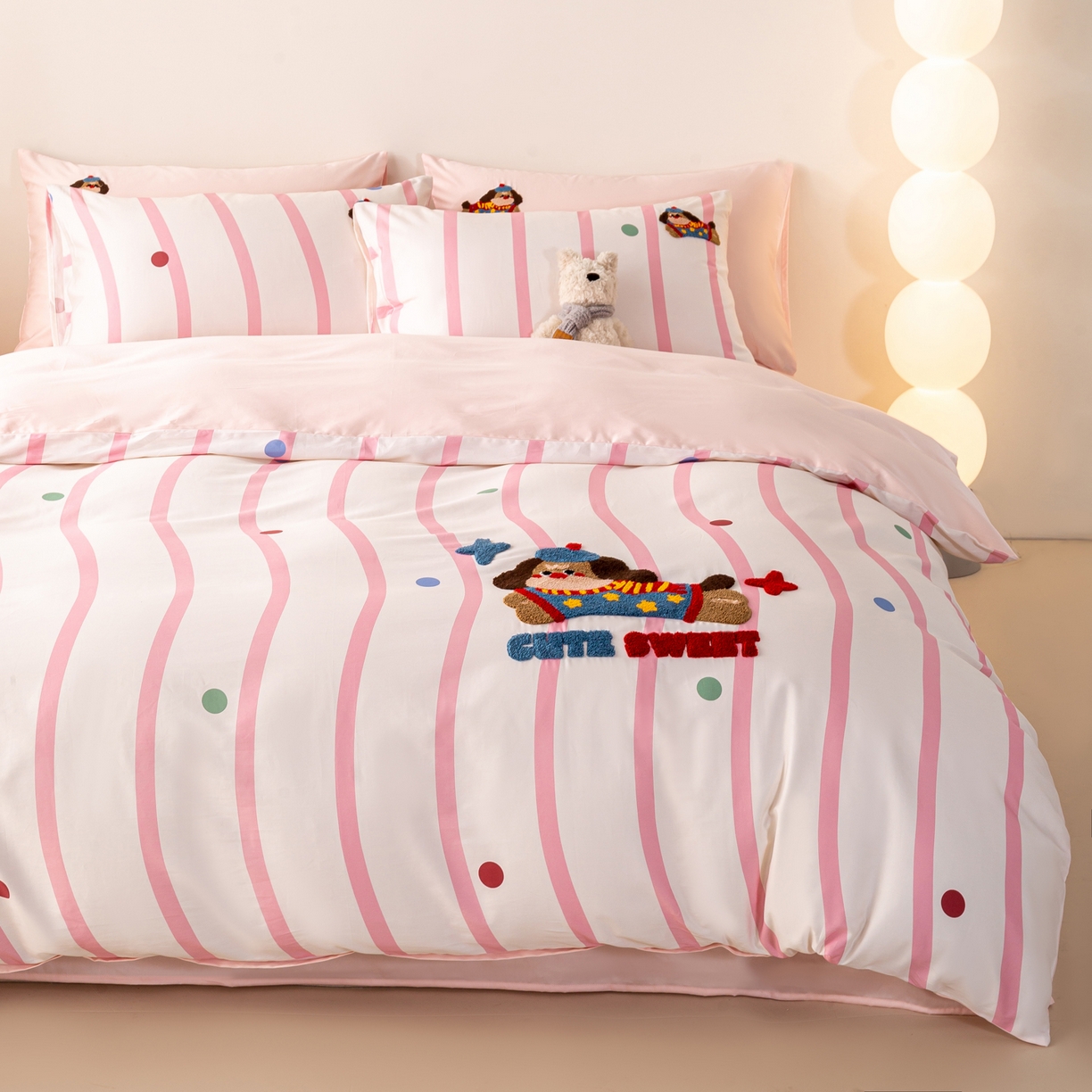 91家纺网 家纺一手货源 找家纺 （总）卧趣家纺 2026新款A类100Pro贡缎全棉纯棉卡通毛巾绣四件套-场景一