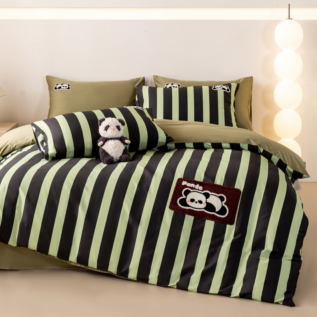 91家纺网 家纺一手货源 找家纺 卧趣家纺 2026新款A类100Pro贡缎全棉纯棉卡通毛巾绣四件套-场景一 曲奇小熊