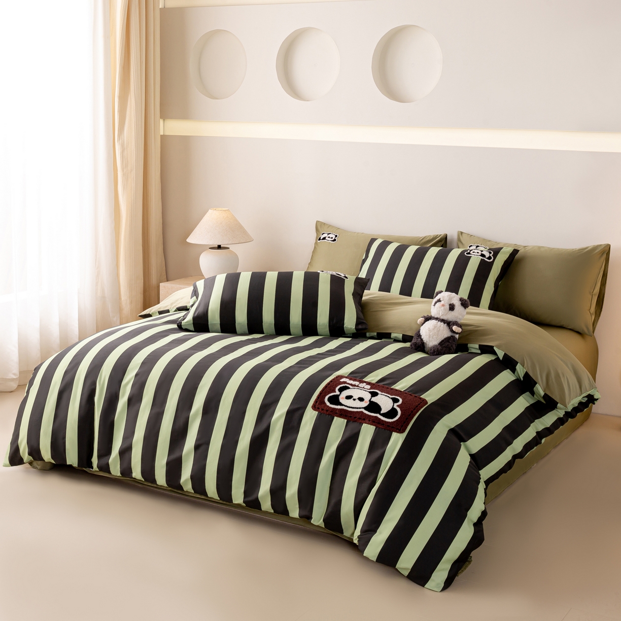 91家纺网 家纺一手货源 找家纺 卧趣家纺 2026新款A类100Pro贡缎全棉纯棉卡通毛巾绣四件套-场景一 曲奇小熊