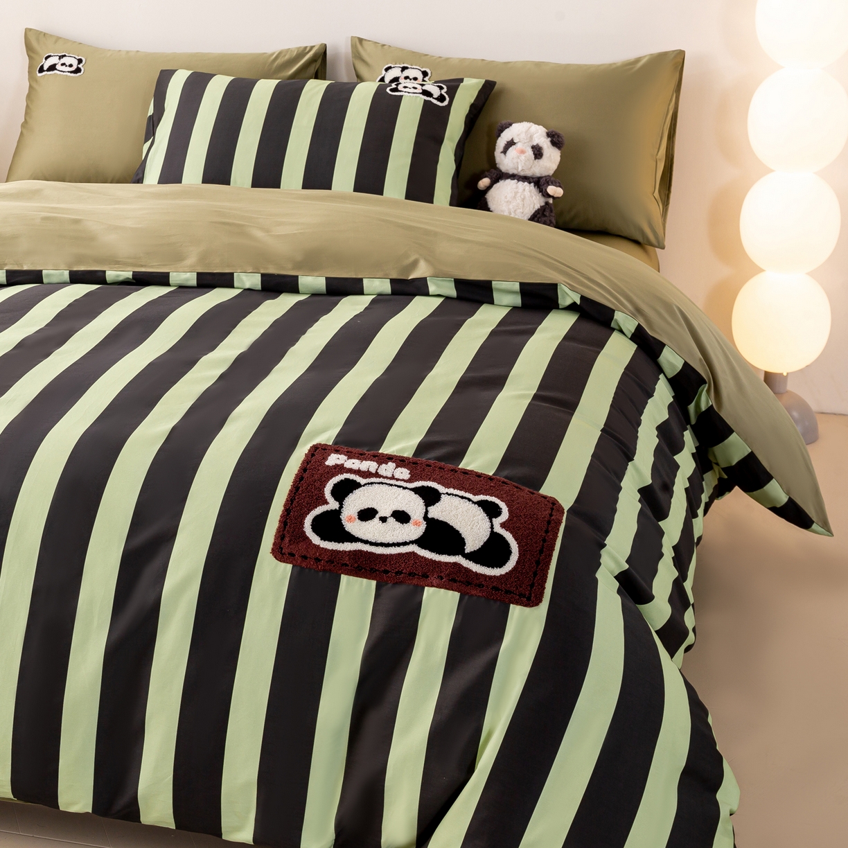 91家纺网 家纺一手货源 找家纺 （总）卧趣家纺 2026新款A类100Pro贡缎全棉纯棉卡通毛巾绣四件套-场景一