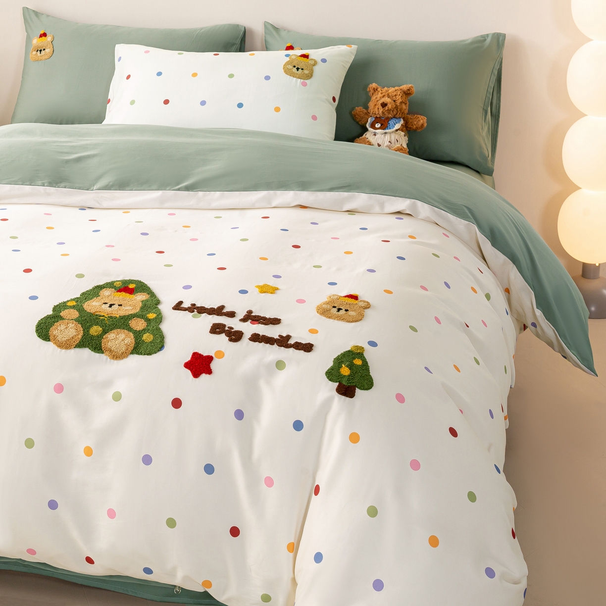 卧趣家纺 2026新款A类100Pro贡缎全棉纯棉卡通毛巾绣四件套-场景一 七彩小熊