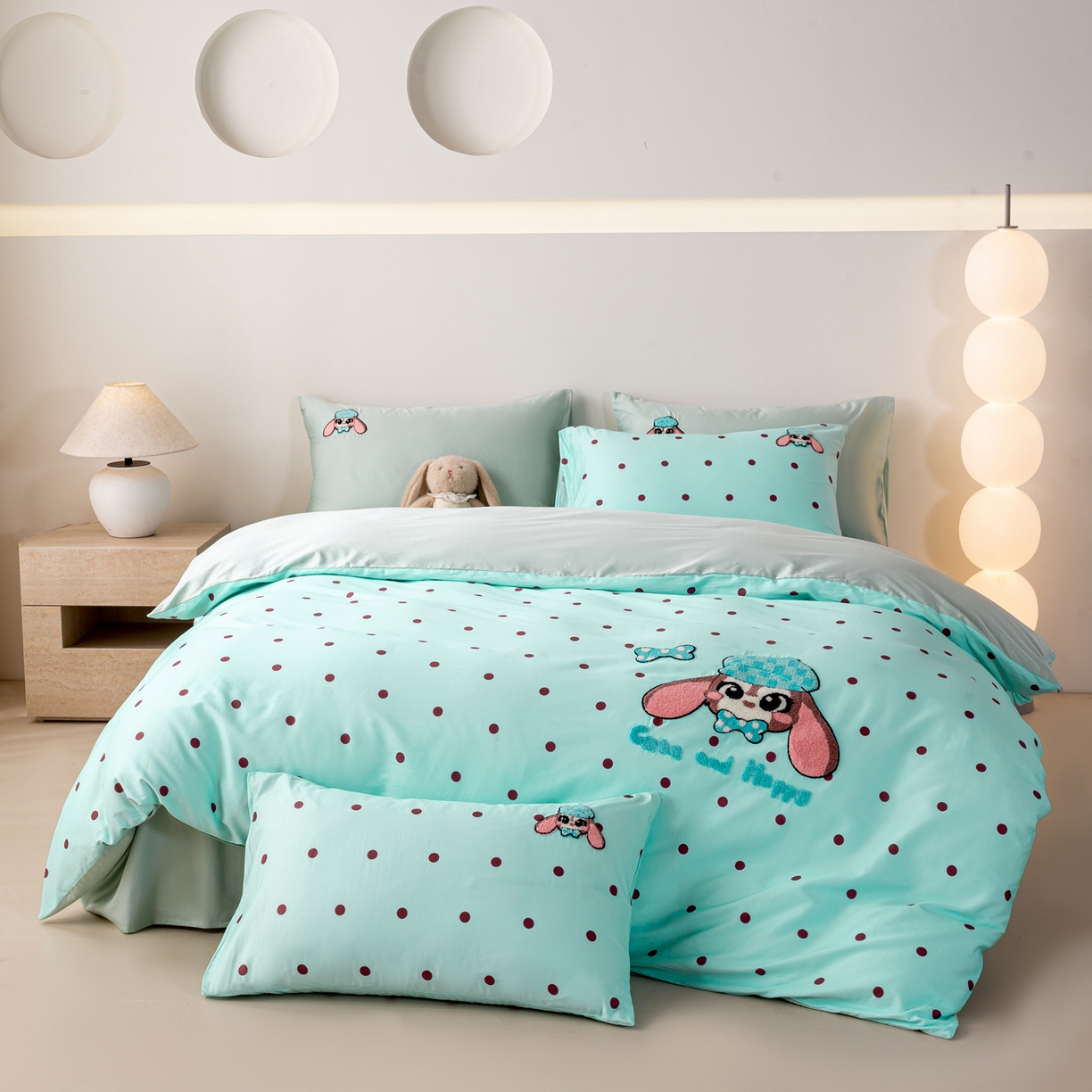 91家纺网 家纺一手货源 找家纺 卧趣家纺 2026新款A类100Pro贡缎全棉纯棉卡通毛巾绣四件套-场景一 甜心萌萌