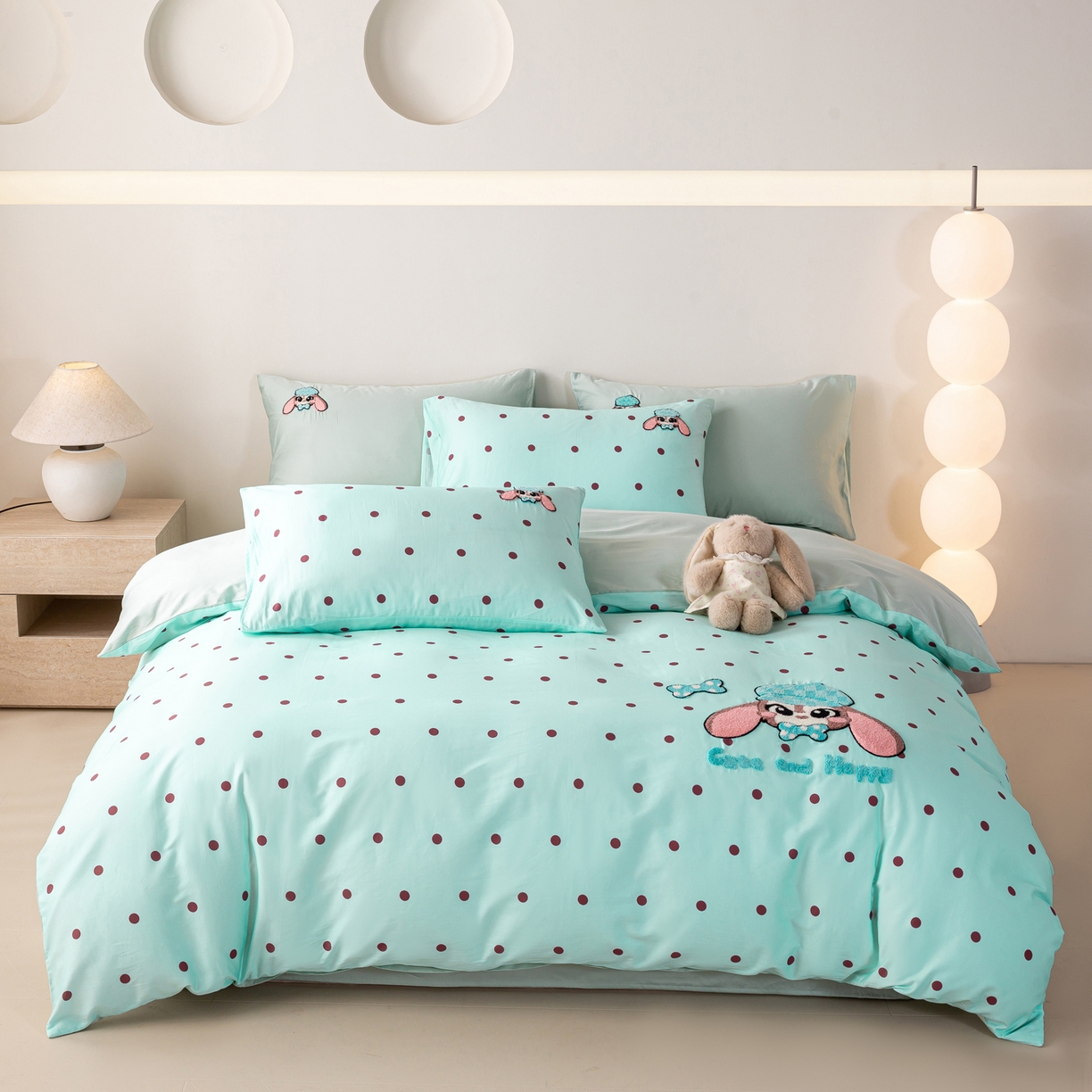 91家纺网 家纺一手货源 找家纺 卧趣家纺 2026新款A类100Pro贡缎全棉纯棉卡通毛巾绣四件套-场景一 甜心萌萌