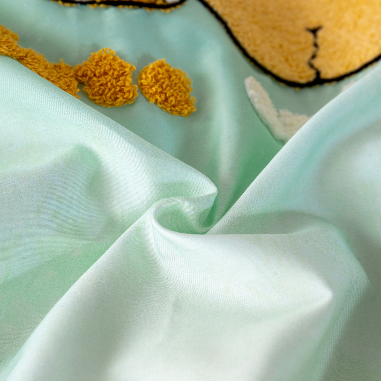 91家纺网 家纺一手货源 找家纺 卧趣家纺 2026新款A类100Pro贡缎全棉纯棉卡通毛巾绣四件套-场景一 小星星