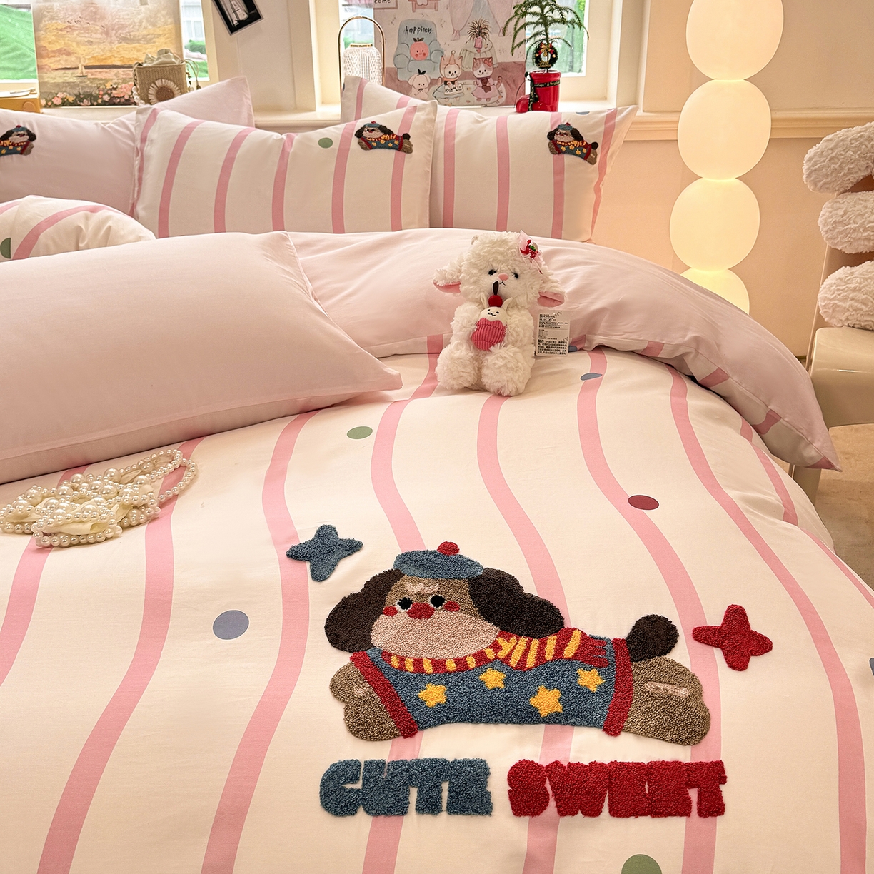 91家纺网 家纺一手货源 找家纺 卧趣家纺 2026新款A类100Pro贡缎全棉纯棉卡通毛巾绣四件套 波点维尼