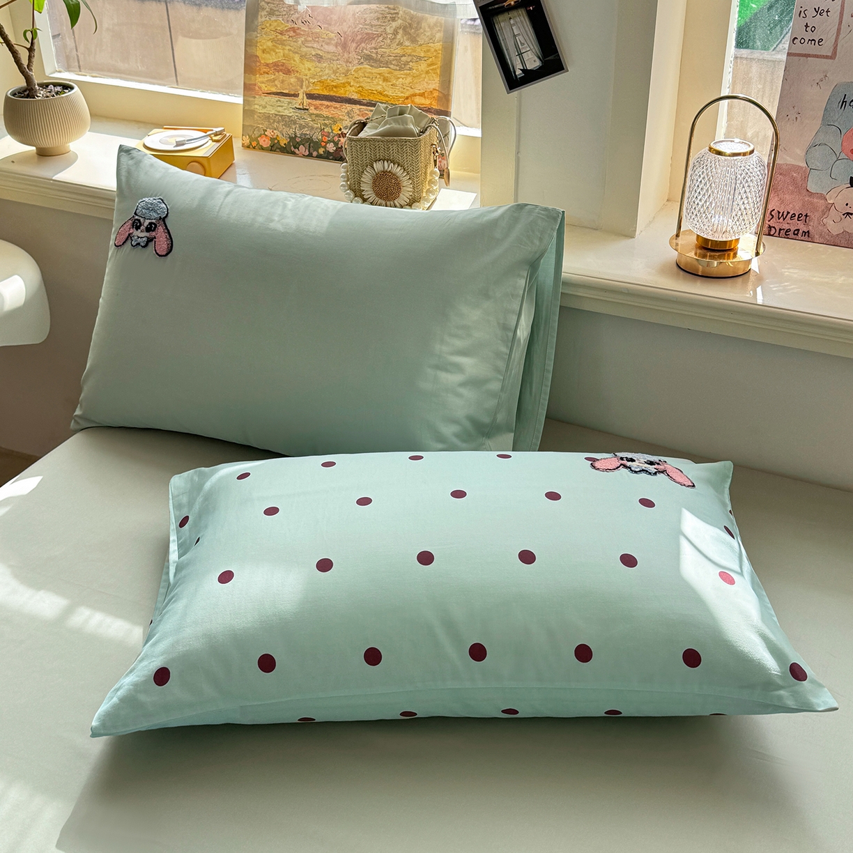 91家纺网 家纺一手货源 找家纺 卧趣家纺 2026新款A类100Pro贡缎全棉纯棉卡通毛巾绣四件套 甜心萌萌