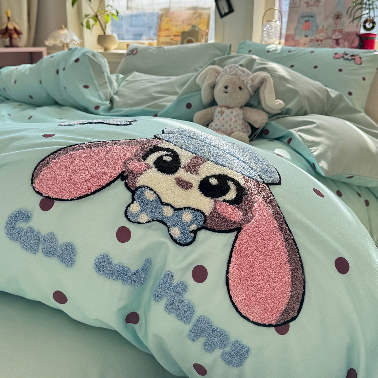 91家纺网 家纺一手货源 找家纺 卧趣家纺 2026新款A类100Pro贡缎全棉纯棉卡通毛巾绣四件套 甜心萌萌