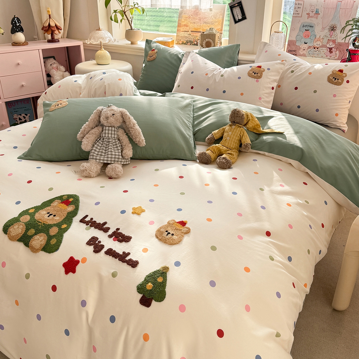 91家纺网 家纺一手货源 找家纺 卧趣家纺 2026新款A类100Pro贡缎全棉纯棉卡通毛巾绣四件套 七彩小熊