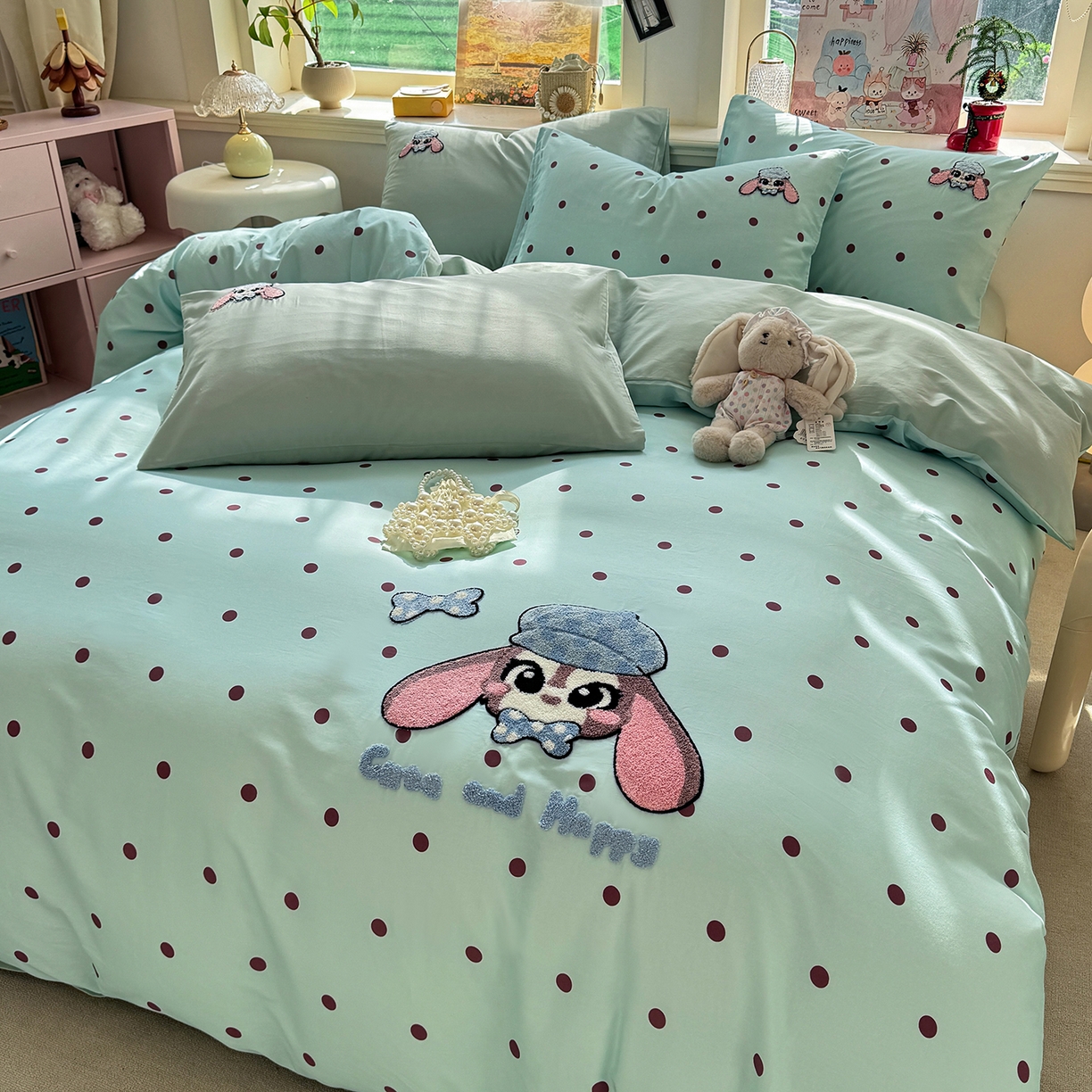 91家纺网 家纺一手货源 找家纺 卧趣家纺 2026新款A类100Pro贡缎全棉纯棉卡通毛巾绣四件套 甜心萌萌