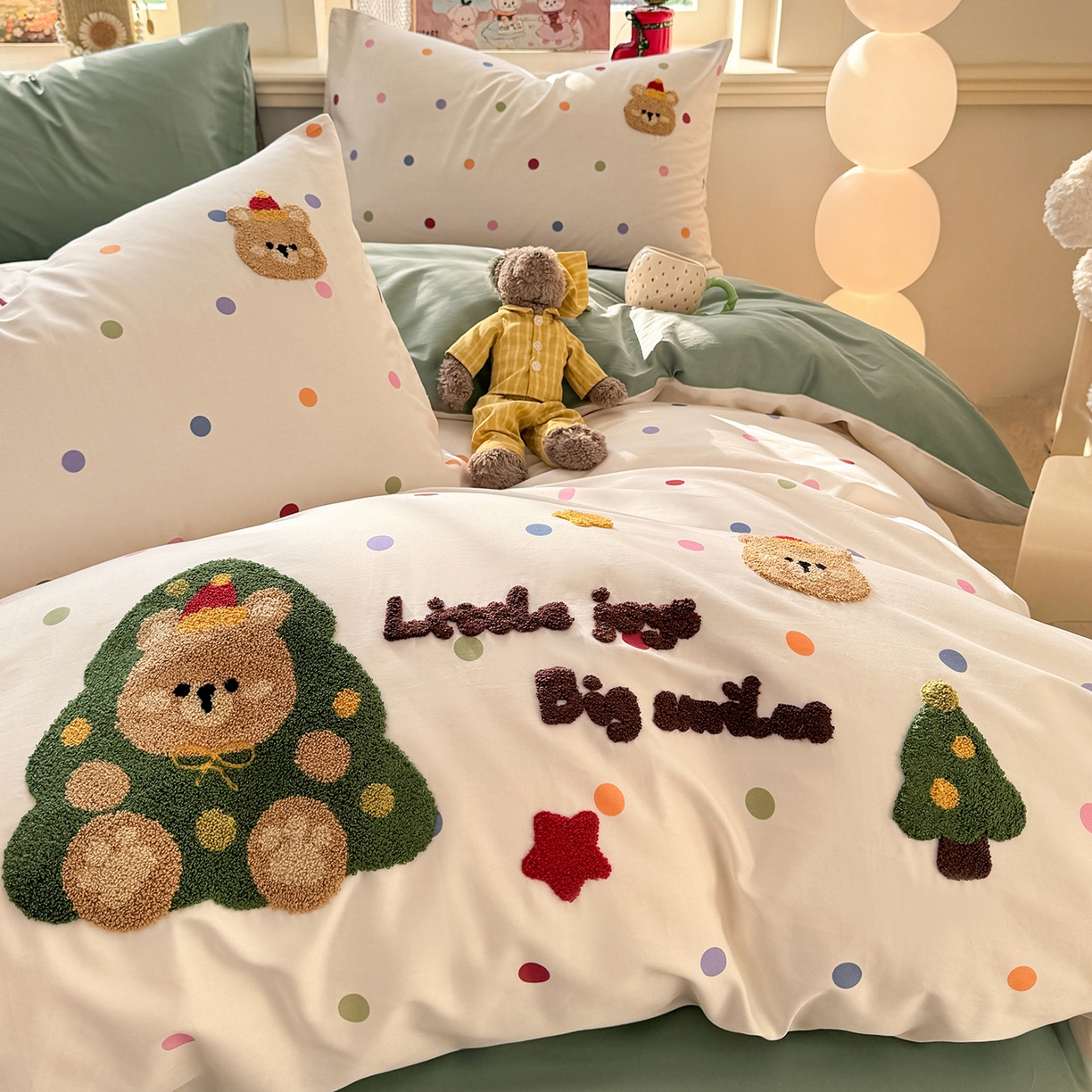 91家纺网 家纺一手货源 找家纺 卧趣家纺 2026新款A类100Pro贡缎全棉纯棉卡通毛巾绣四件套 七彩小熊