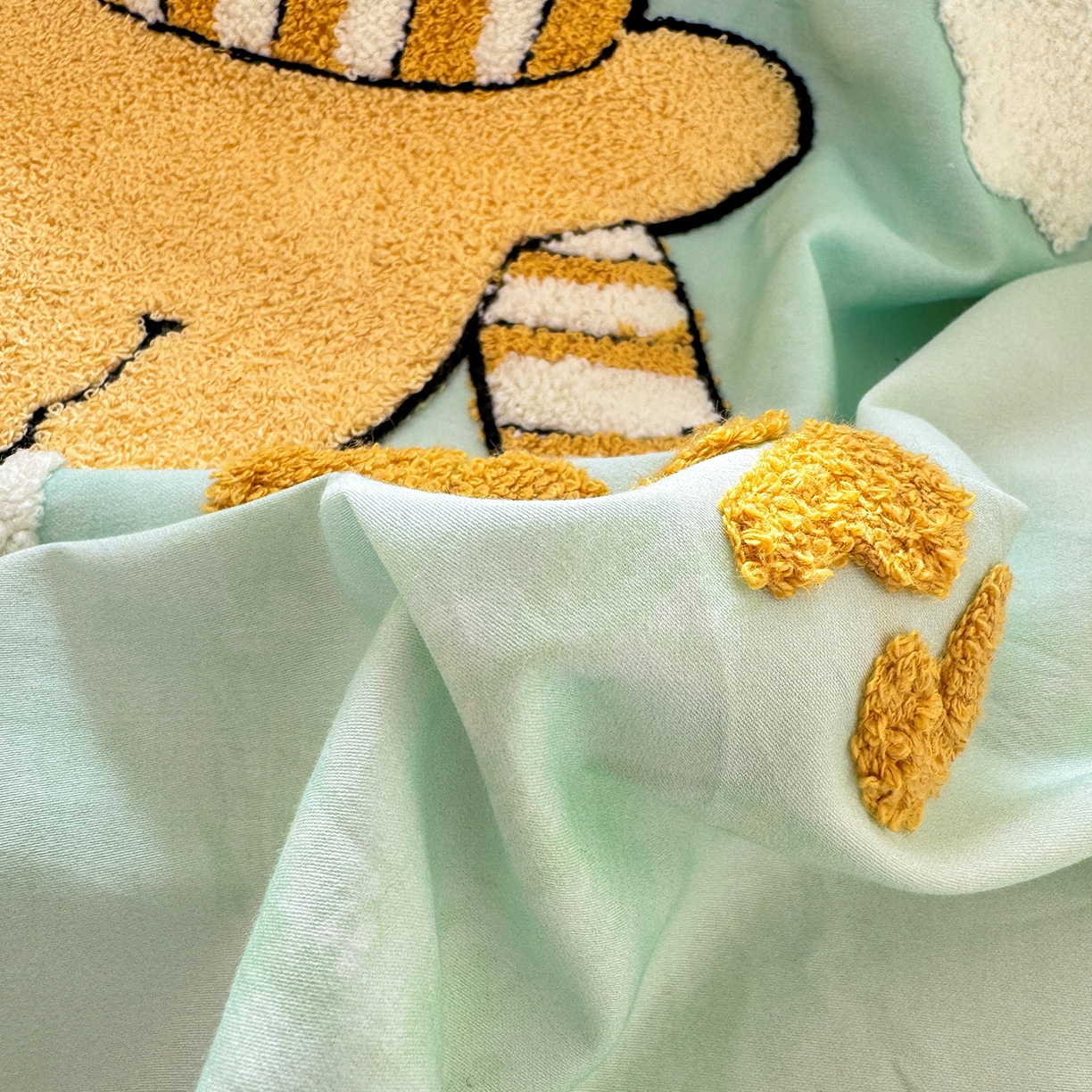 91家纺网 家纺一手货源 找家纺 卧趣家纺 2026新款A类100Pro贡缎全棉纯棉卡通毛巾绣四件套 小星星