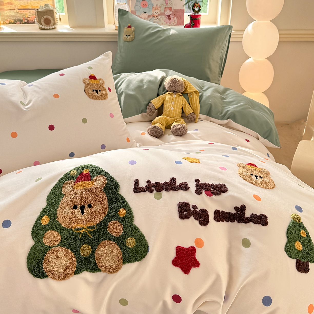 91家纺网 家纺一手货源 找家纺 卧趣家纺 2026新款A类100Pro贡缎全棉纯棉卡通毛巾绣四件套 七彩小熊