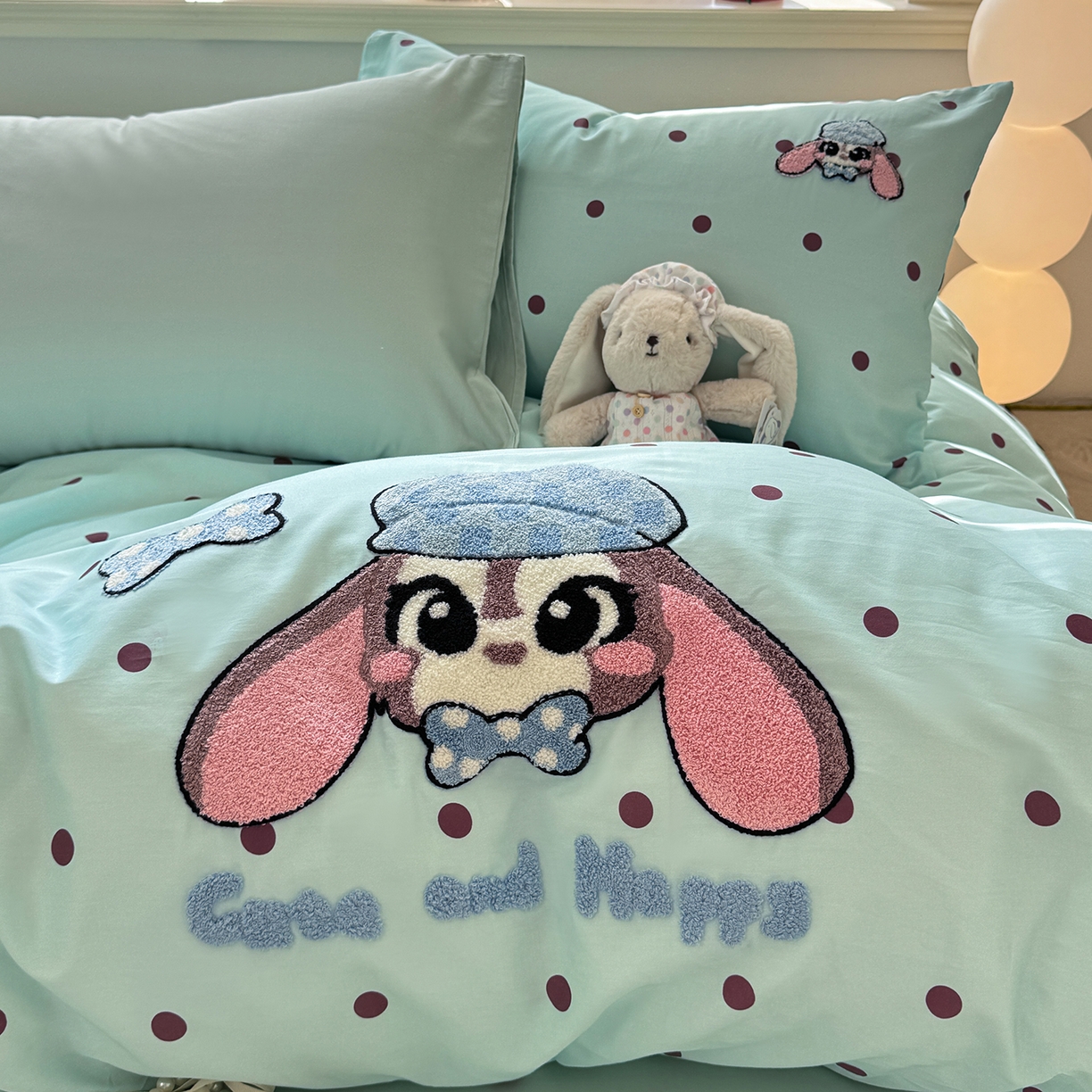 91家纺网 家纺一手货源 找家纺 卧趣家纺 2026新款A类100Pro贡缎全棉纯棉卡通毛巾绣四件套 甜心萌萌