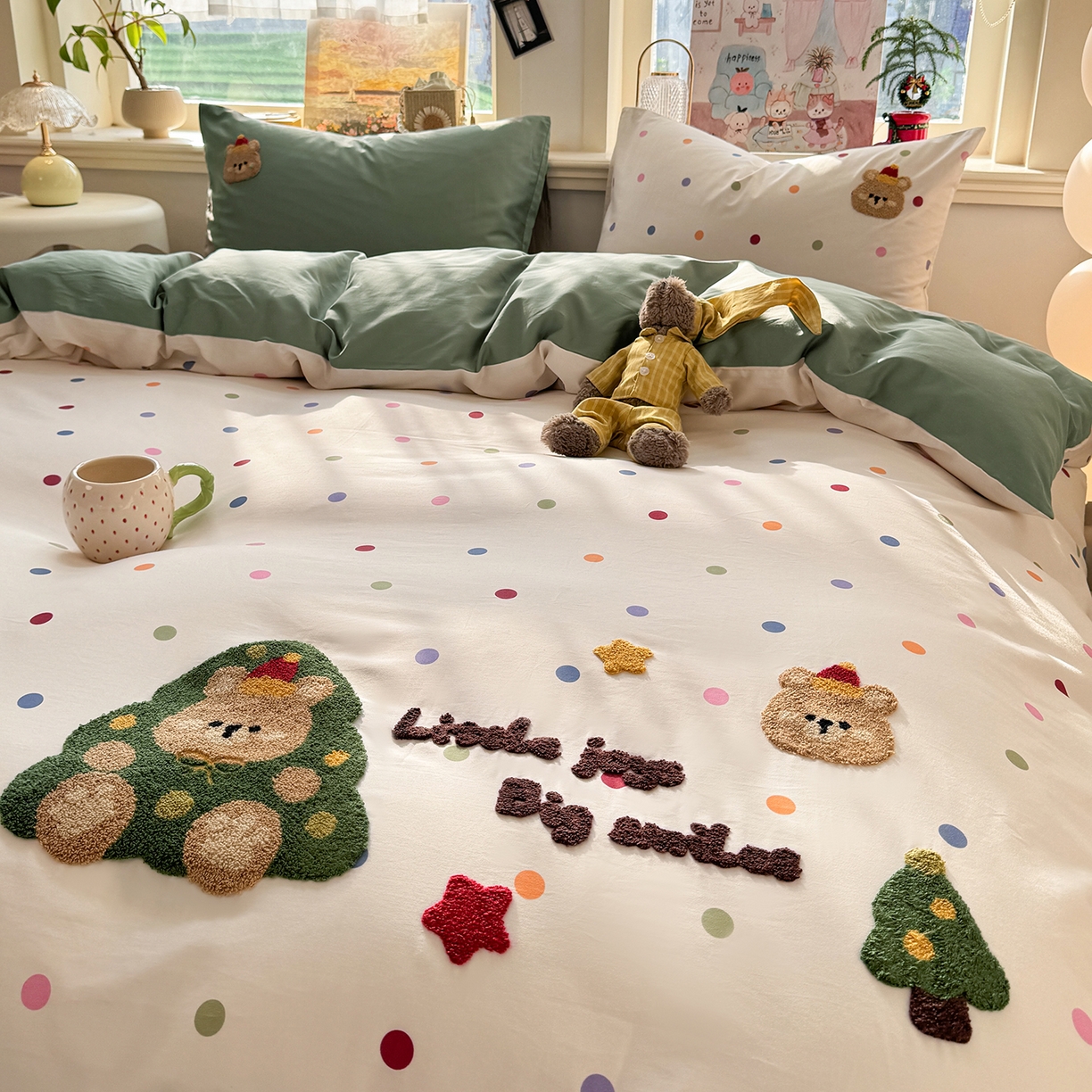 91家纺网 家纺一手货源 找家纺 卧趣家纺 2026新款A类100Pro贡缎全棉纯棉卡通毛巾绣四件套 七彩小熊