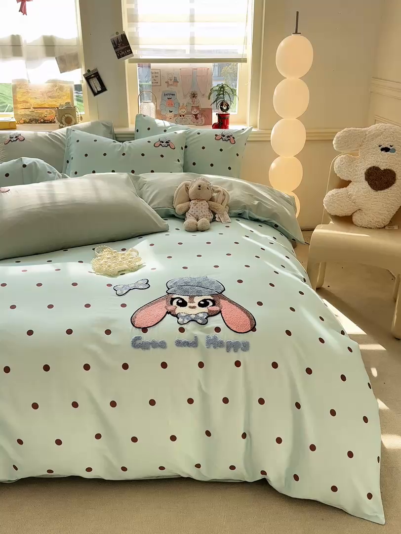 91家纺网 家纺一手货源 找家纺 卧趣家纺 2026新款A类100Pro贡缎全棉纯棉卡通毛巾绣四件套 甜心萌萌