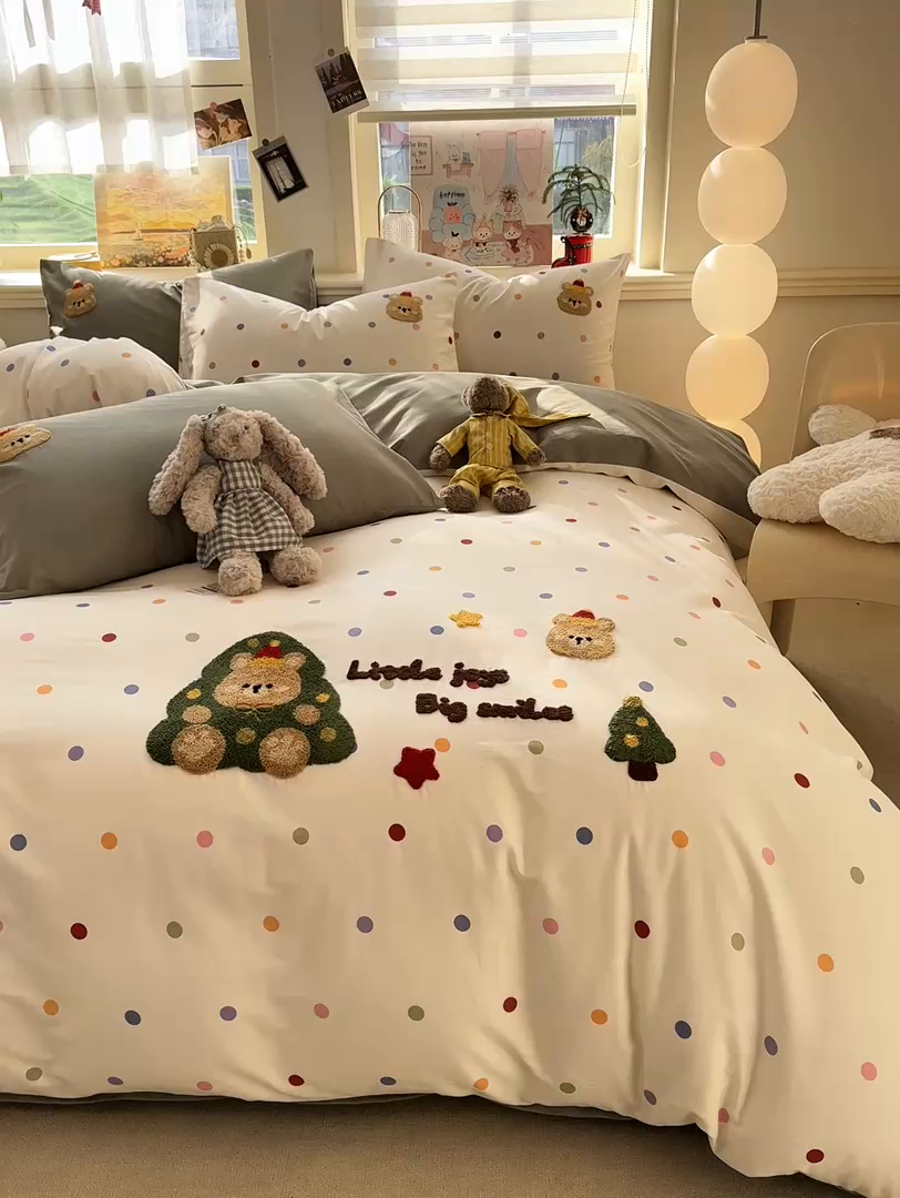 91家纺网 家纺一手货源 找家纺 卧趣家纺 2026新款A类100Pro贡缎全棉纯棉卡通毛巾绣四件套 七彩小熊