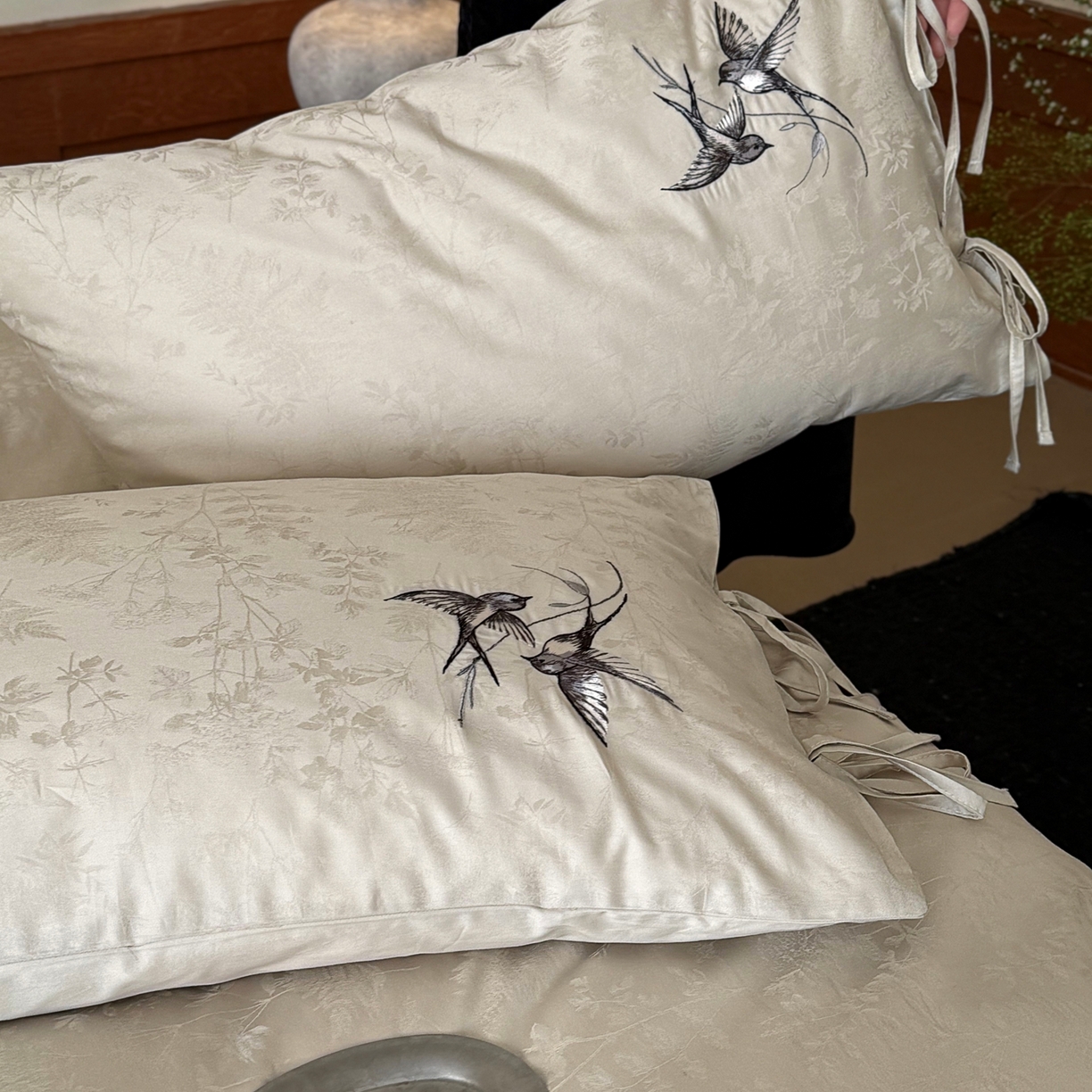 91家纺网 家纺一手货源 找家纺 鹿班家居 2026春夏新款100s长绒棉纯棉刺绣提花四件套-鸢语（标准会员-20元） 鸢语-玉色