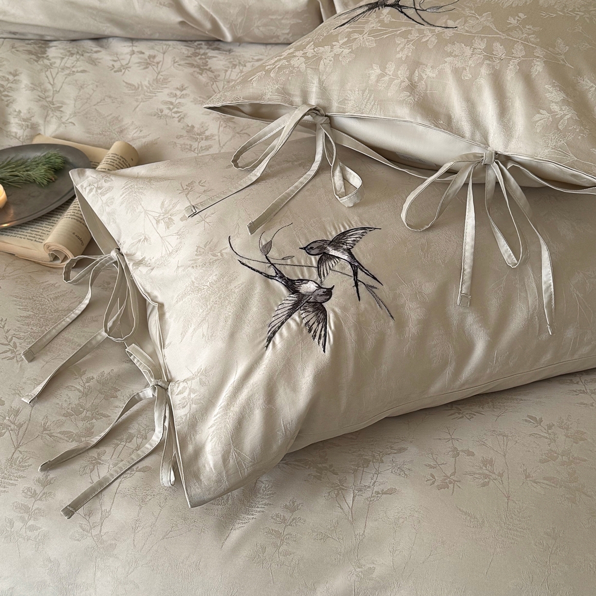 91家纺网 家纺一手货源 找家纺 鹿班家居 2026春夏新款100s长绒棉纯棉刺绣提花四件套-鸢语（标准会员-20元） 鸢语-玉色