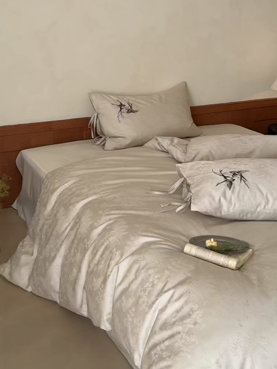 91家纺网 家纺一手货源 找家纺 鹿班家居 2026春夏新款100s长绒棉纯棉刺绣提花四件套-鸢语（标准会员-20元） 鸢语-玉色