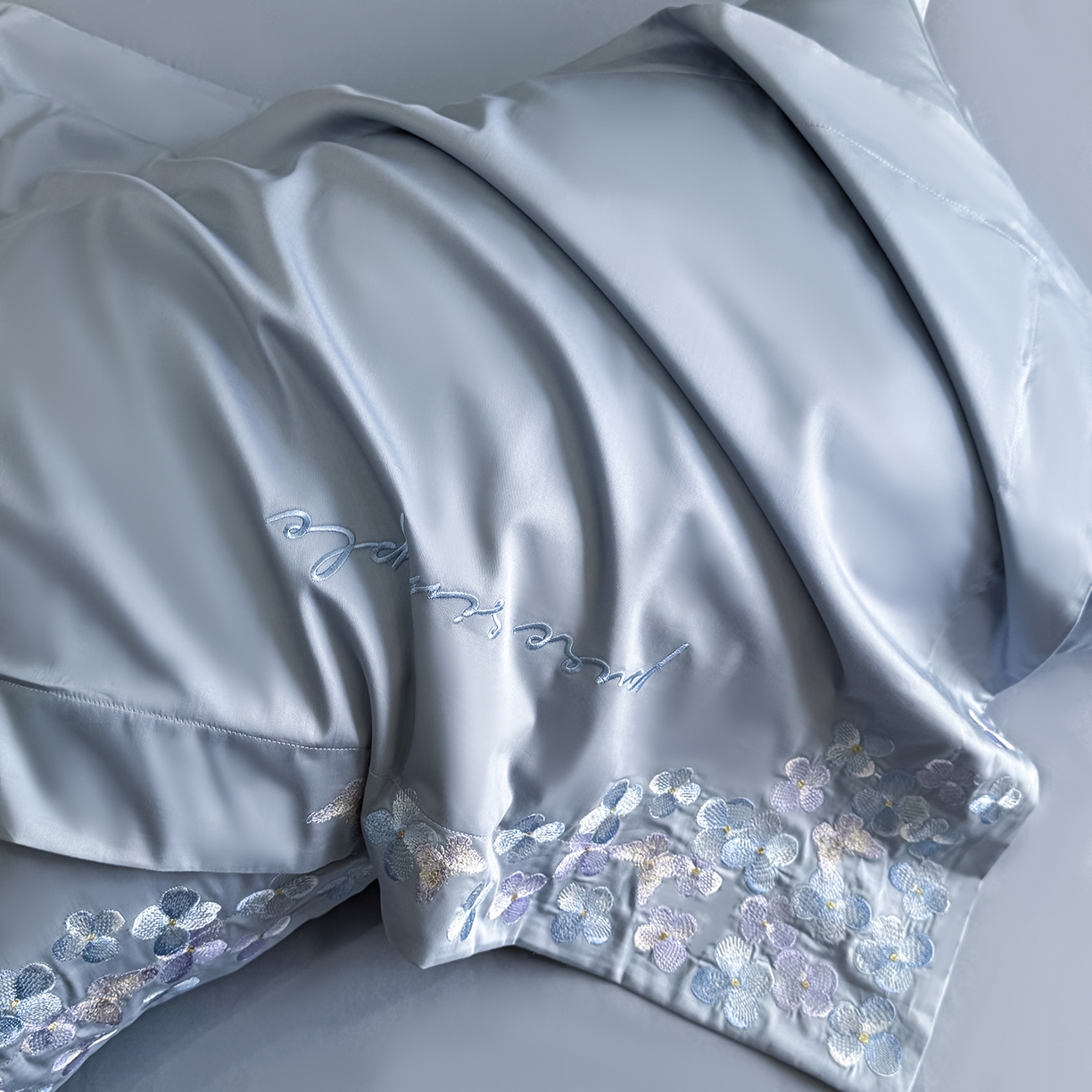 91家纺网 家纺一手货源 找家纺 置顶家纺 2026新款亲肤刺绣四件套-薇朵 薇朵-天空蓝